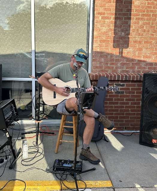 Glen Sullivan performs